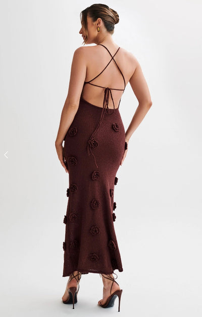 Strickkleid mit Spaghettiträgern | 3D-Blumen-Akzente | Feminin & Ausdrucksstark