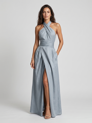Novalyn - Skulpturales Neckholder-Abendkleid – Hellblau