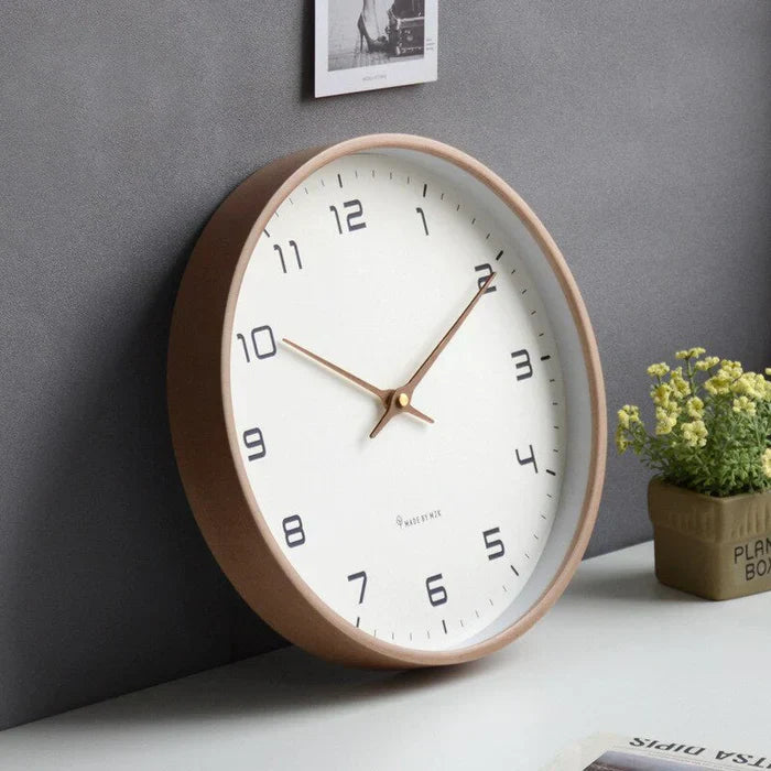 Moderne Holzwanduhr aus Massivholz in Braun und Creme – Große Wanduhren 25x25 cm und 30x30 cm für jedes Zuhause