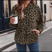Damen Kurz geschnittene Kuscheljacke im Leo-Fleece mit Stehkragen und Druckknöpfen Nord Taschen – Leopardenmuster