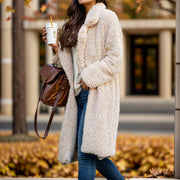Damen Langer Teddy-Mantel aus Kunstfell mit Oversize-Schnitt und Schalkragen Nord Taschen – Apricot