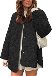 Damen Steppjacke im Oversize Design mit gewölbter Steppung und seitlichem Schlitz Nord Taschen – Schwarz
