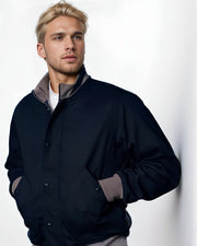 Herren Kurzblouson mit Stehkragen, verdeckter Druckknopfleiste und Rippbündchen Nord Taschen – Marineblau