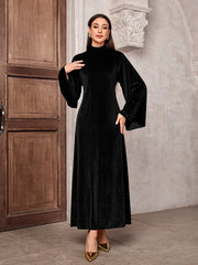 Damen Maxikleid aus Samt mit Stehkragen und Glockenärmeln Nord Taschen – Schwarz