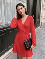 Damen Elegantes Wickel-Minikleid mit tiefem V-Ausschnitt und langen Ärmeln Nord Taschen – Rot