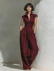 Damen Jumpsuit mit weitem Bein, tailliertem Wickelbund und Stehkragen Nord Taschen – Weinrot