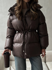 Damen Steppdaunenjacke mit tailliertem Kordelzug und Kapuze Nord Taschen – Braun