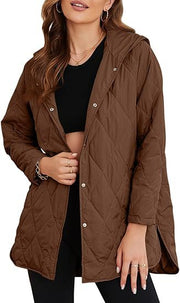 Damen gesteppte Kapuzenjacke mit Druckknopfleiste, seitlichen Schlitzen und mittlerer Länge Nord Taschen – Braun