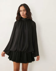 Damen Chiffon-Minikleid mit geraffter Blusentunika, Stehkragen und Volantrock Nord Taschen – Schwarz