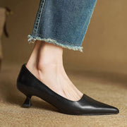 Serelina - Elegante Pumps mit spitzer Zehenpartie und Kitten-Heel – Schwarz