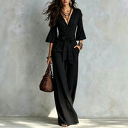 Damen Jumpsuit Wickel-Optik mit weitem Bein, Taillengürtel und Glockenärmeln Nord Taschen – Schwarz