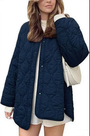 Damen Steppjacke im Oversize Design mit gewölbter Steppung und seitlichem Schlitz Nord Taschen – Navyblau