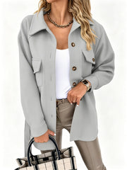 Damen Oversize-Hemdenjacke mit aufgesetzten Klappentaschen Nord Taschen – Hellgrau