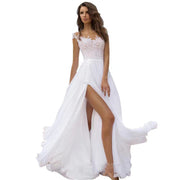 Elegantes, romantisches Brautkleid mit Spitzenoberteil – fließender Rock – Weiß