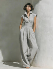 Damen Jumpsuit mit weitem Bein, tailliertem Wickelbund und Stehkragen Nord Taschen – Hellgrau