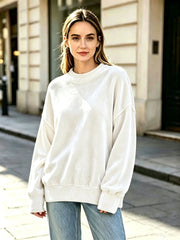 Damen Weicher Oversize-Samtpullover mit hohem Rundhals und überschnittenen Ärmeln Nord Taschen – Weiß
