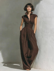 Damen Jumpsuit mit weitem Bein, tailliertem Wickelbund und Stehkragen Nord Taschen – Kaffeebraun