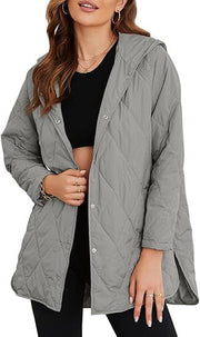 Damen gesteppte Kapuzenjacke mit Druckknopfleiste, seitlichen Schlitzen und mittlerer Länge Nord Taschen – Grau