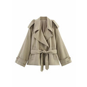 Damen Kurzer Trenchcoat mit Bindegürtel und Cape-Ärmeln Nord Taschen – Khaki