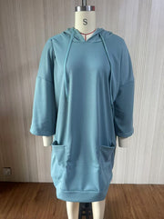 Damen Oversize Hoodie-Kleid mit Kängurutaschen und halblangen Ärmeln Nord Taschen – Größte Größe: 619 g