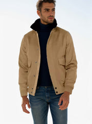 Herren Bomberjacke mit Stehkragen, Druckknopfleiste und aufgesetzten Pattentaschen Nord Taschen – Khaki