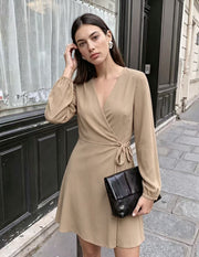 Damen Elegantes Wickel-Minikleid mit tiefem V-Ausschnitt und langen Ärmeln Nord Taschen – Khaki