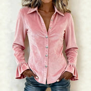 Damen Taillierte Samtbluse mit Reverskragen, Knopfleiste und Volantärmeln Nord Taschen – S 280 g – 3XL
