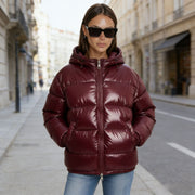 Damen Wattierte Steppjacke mit Kapuze und Taillenkontur Nord Taschen – Weinrot