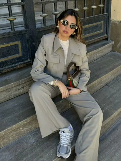 Zweiteiliger Anzug | Cropped Blazer | Gerade Hose