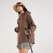 Damen Leichte technische Regenjacke im Oversize-Utility-Schnitt mit verstellbarer Kapuze Nord Taschen – Kaffeebraun