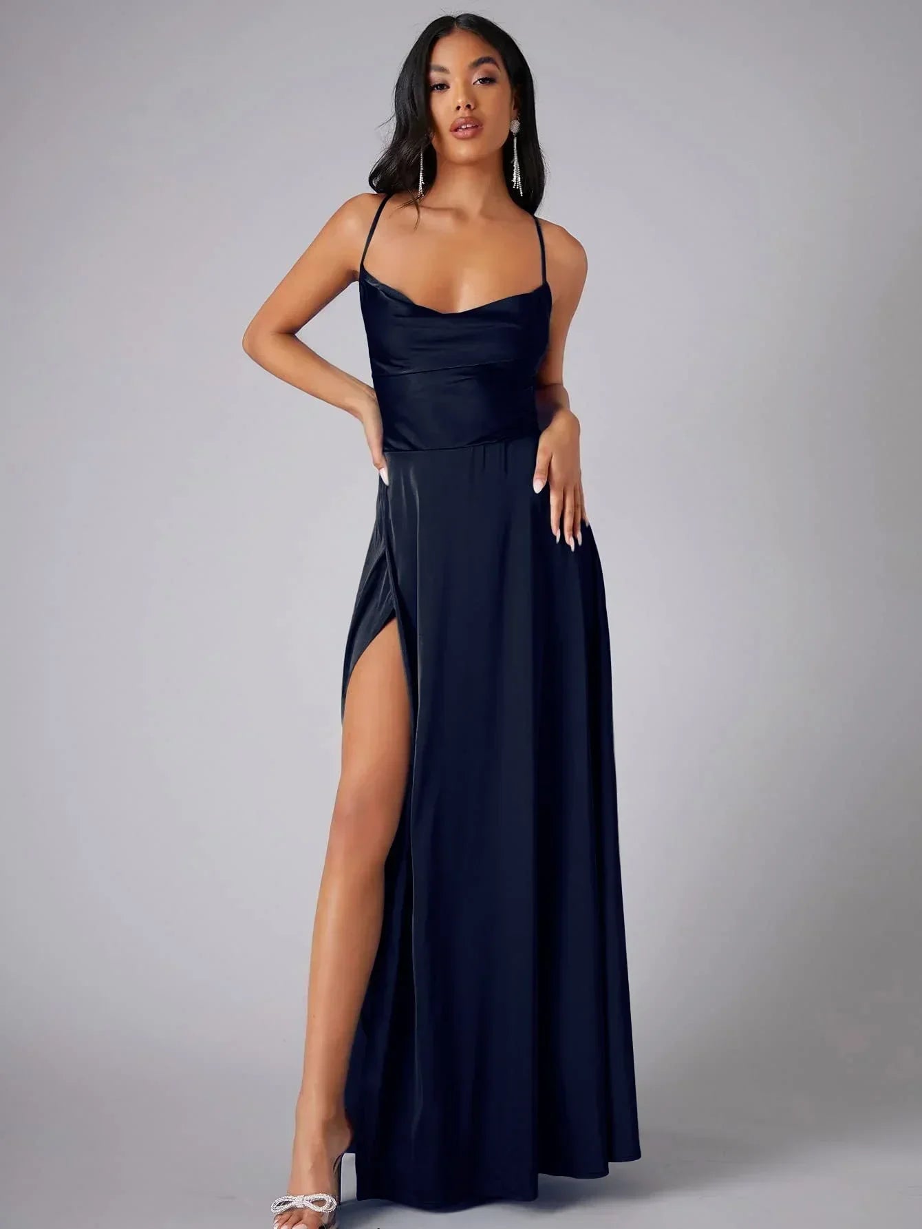 Alvaree – Elegantes Maxikleid aus Satin