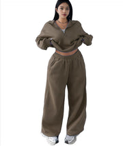 Damen Cropped Oversize-Sweatshirt mit halbem Reißverschluss und weite High-Waist Jogginghose Set Nord Taschen – Olivgrün - Versand heute
