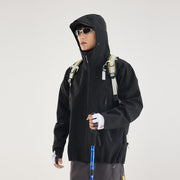 Damen Leichte technische Regenjacke im Oversize-Utility-Schnitt mit verstellbarer Kapuze Nord Taschen – Schwarz