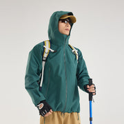 Damen Leichte technische Regenjacke im Oversize-Utility-Schnitt mit verstellbarer Kapuze Nord Taschen – Smaragdgrün