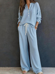 Damen Waffelstrick-Loungewear-Set mit Henley-Oberteil und weiter Kordelbundhose Nord Taschen – Blau