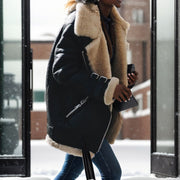 Damen Kurze Fliegerjacke mit Teddyfutter, weichem Lammfellkragen und Reißverschluss Nord Taschen – Schwarz