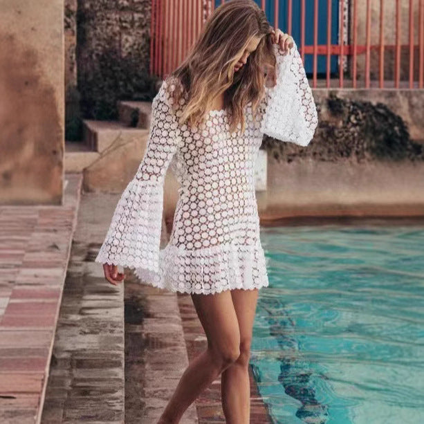 Rückenfreies Sommer-Minikleid mit ausgestellten Ärmeln – Maja