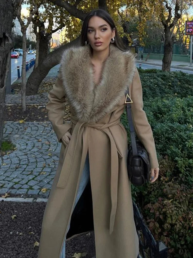 Mantel mit Kunstpelzkragen | Taillengürtel | Elegante Silhouette