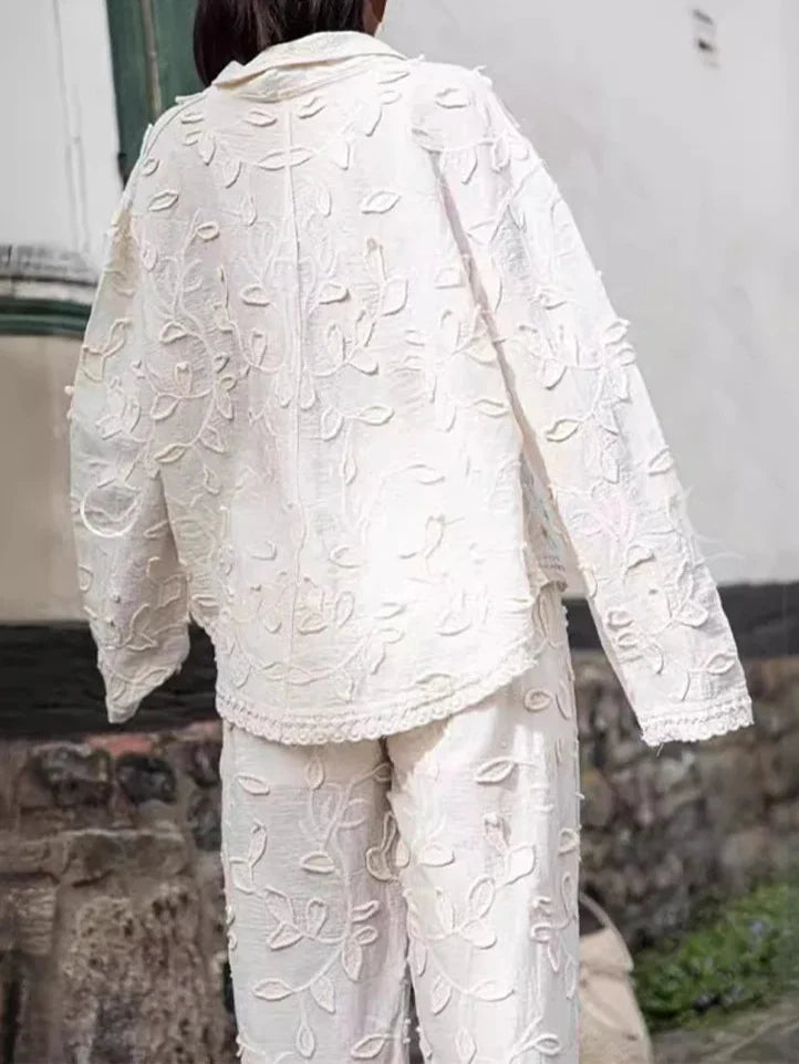 Zweiteiliges Set mit Stickerei | Oversized Bluse & Weite Hose | Luftig und Elegant