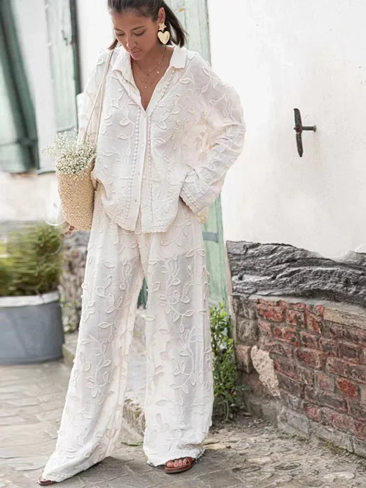 Zweiteiliges Set mit Stickerei | Oversized Bluse & Weite Hose | Luftig und Elegant