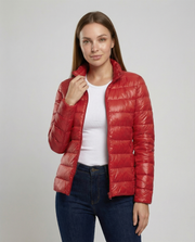Ultraleichte Daunenjacke Avellé – Rot Ständer