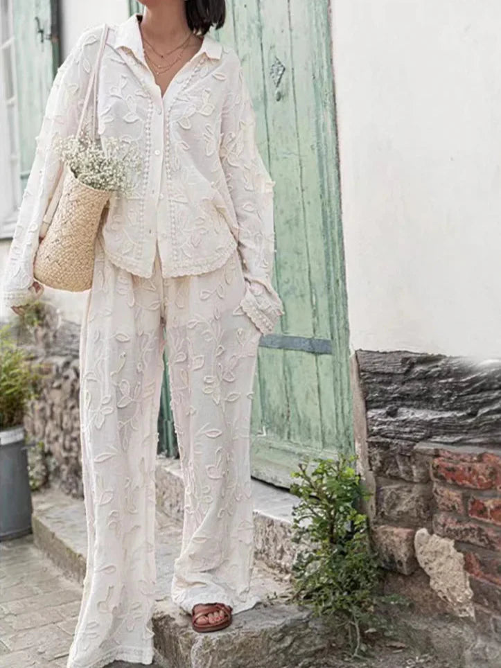 Zweiteiliges Set mit Stickerei | Oversized Bluse & Weite Hose | Luftig und Elegant