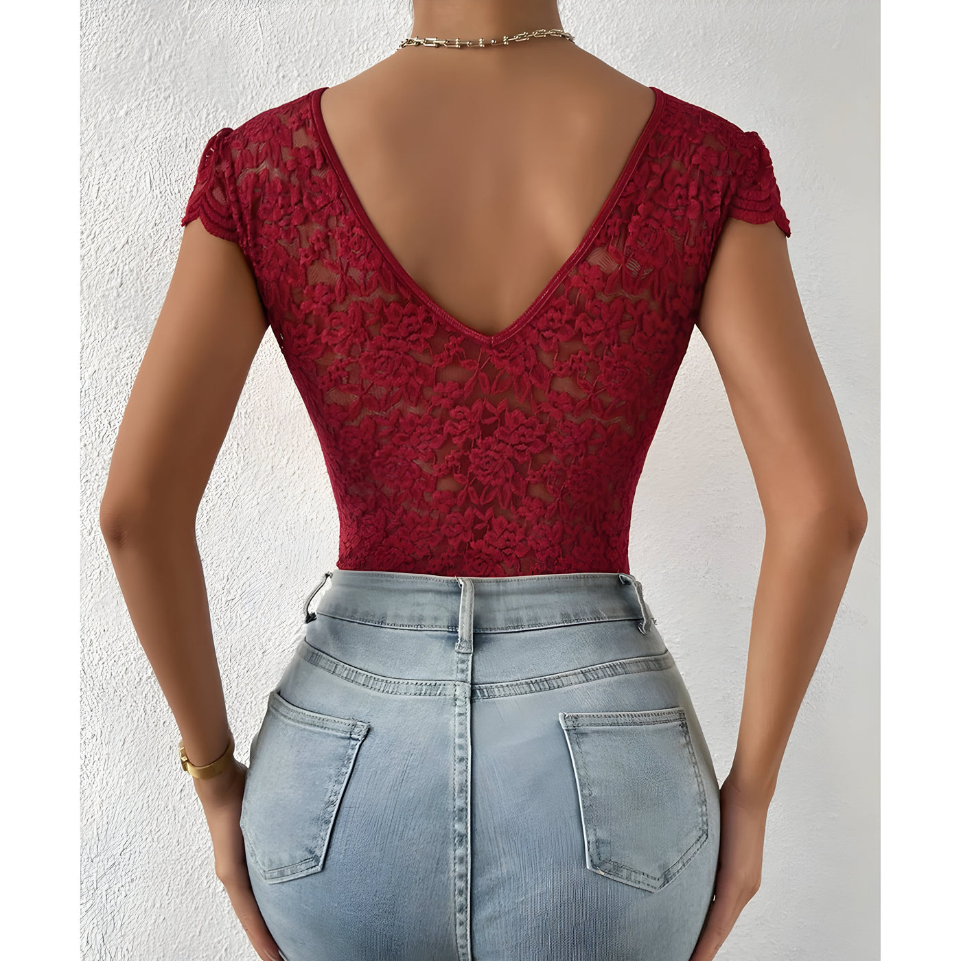 Tamara | Figurbetonte Spitzenbodys mit V-Ausschnitt