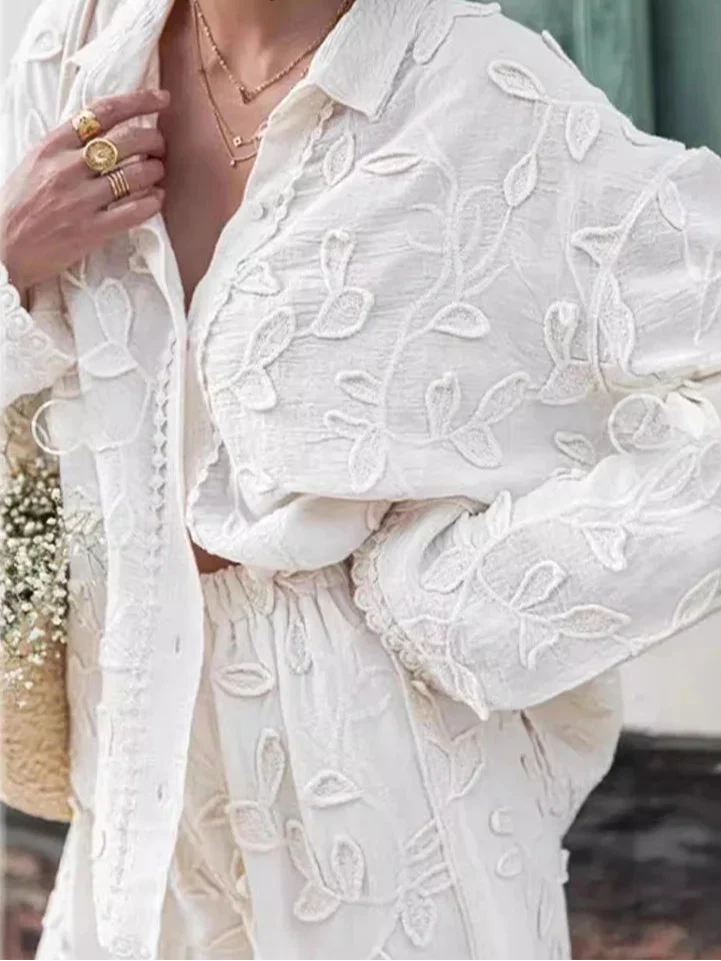 Zweiteiliges Set mit Stickerei | Oversized Bluse & Weite Hose | Luftig und Elegant