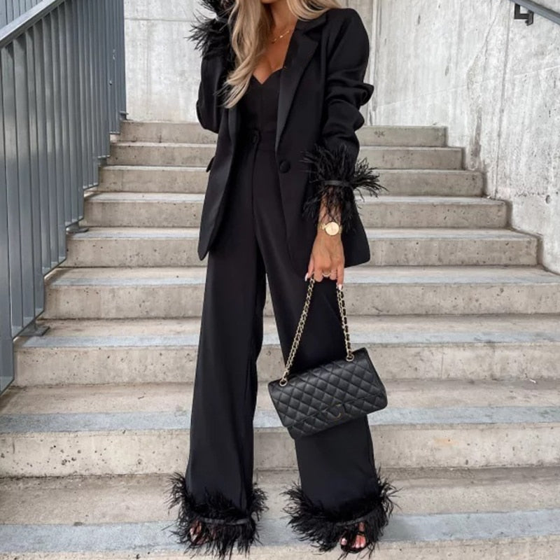 Luxuriöses Anzug-Set mit Federn für Damen