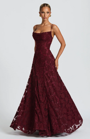SOFIA | Elegantes Spitzen Maxi Kleid – Burgunderrot