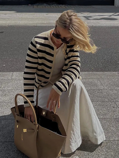 Gestreifter Cardigan | Goldene Knöpfe | Eleganter Chic