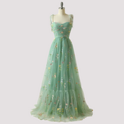 Livia - Elegantes Abendkleid mit Blumenstickerei – Grün