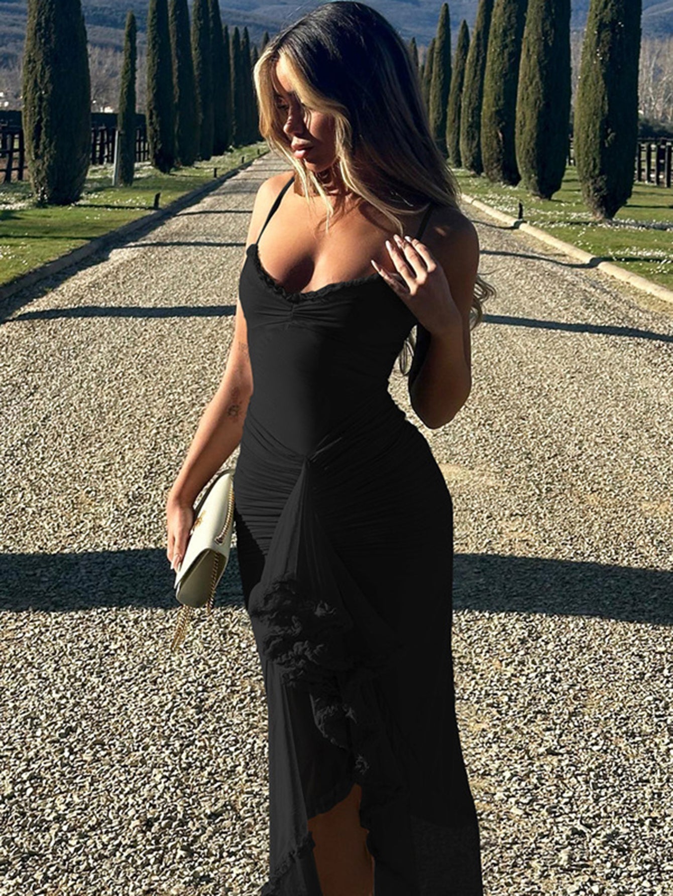 Trendiges Maxikleid mit Rüschen und Spaghettiträgern – Loyza