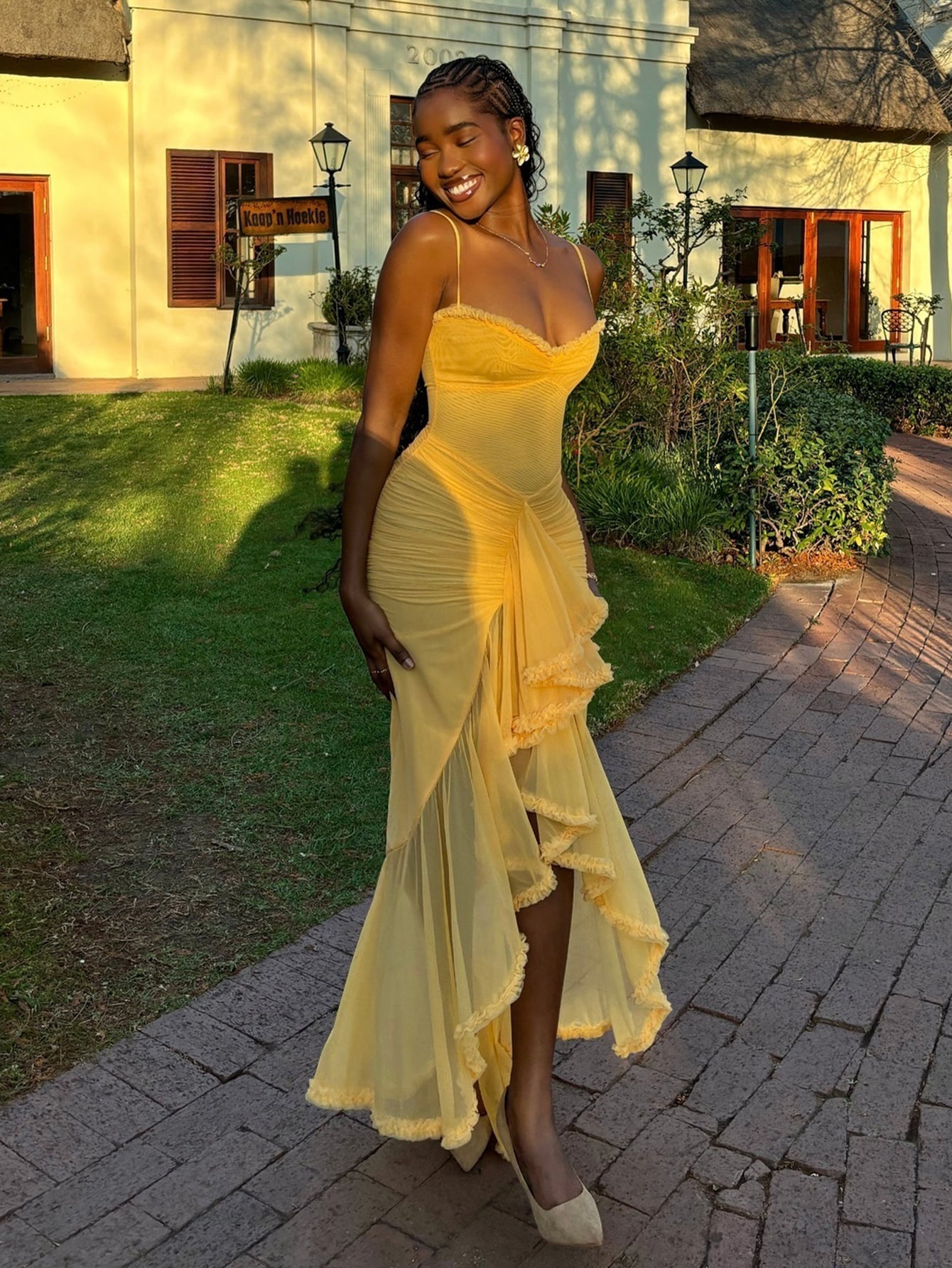 Trendiges Maxikleid mit Rüschen und Spaghettiträgern – Loyza